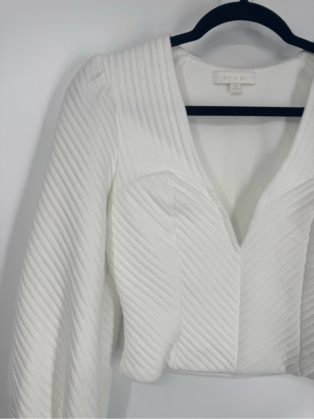 Anthropologie Eri + Ali White Ribbed V-Neck Puff Sleeve Crop Top Size XS - Picture 5 of 11